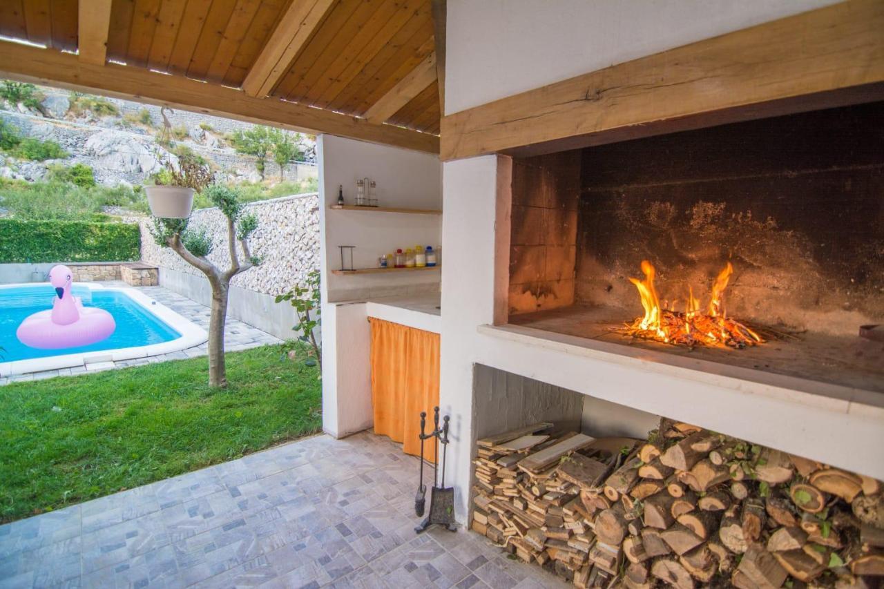 Village Holiday Apartman With Heated Pool Maslina Kostanje Exterior photo