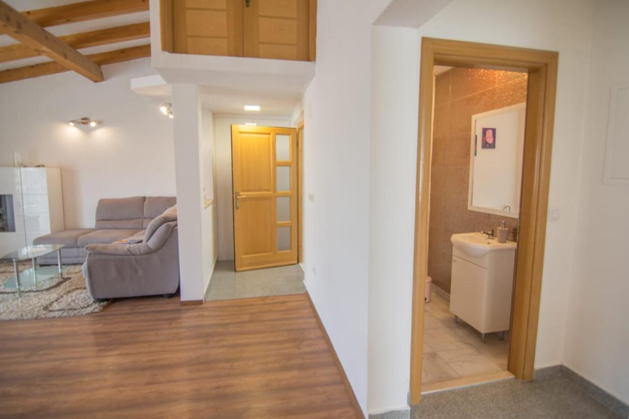 Village Holiday Apartman With Heated Pool Maslina Kostanje Exterior photo