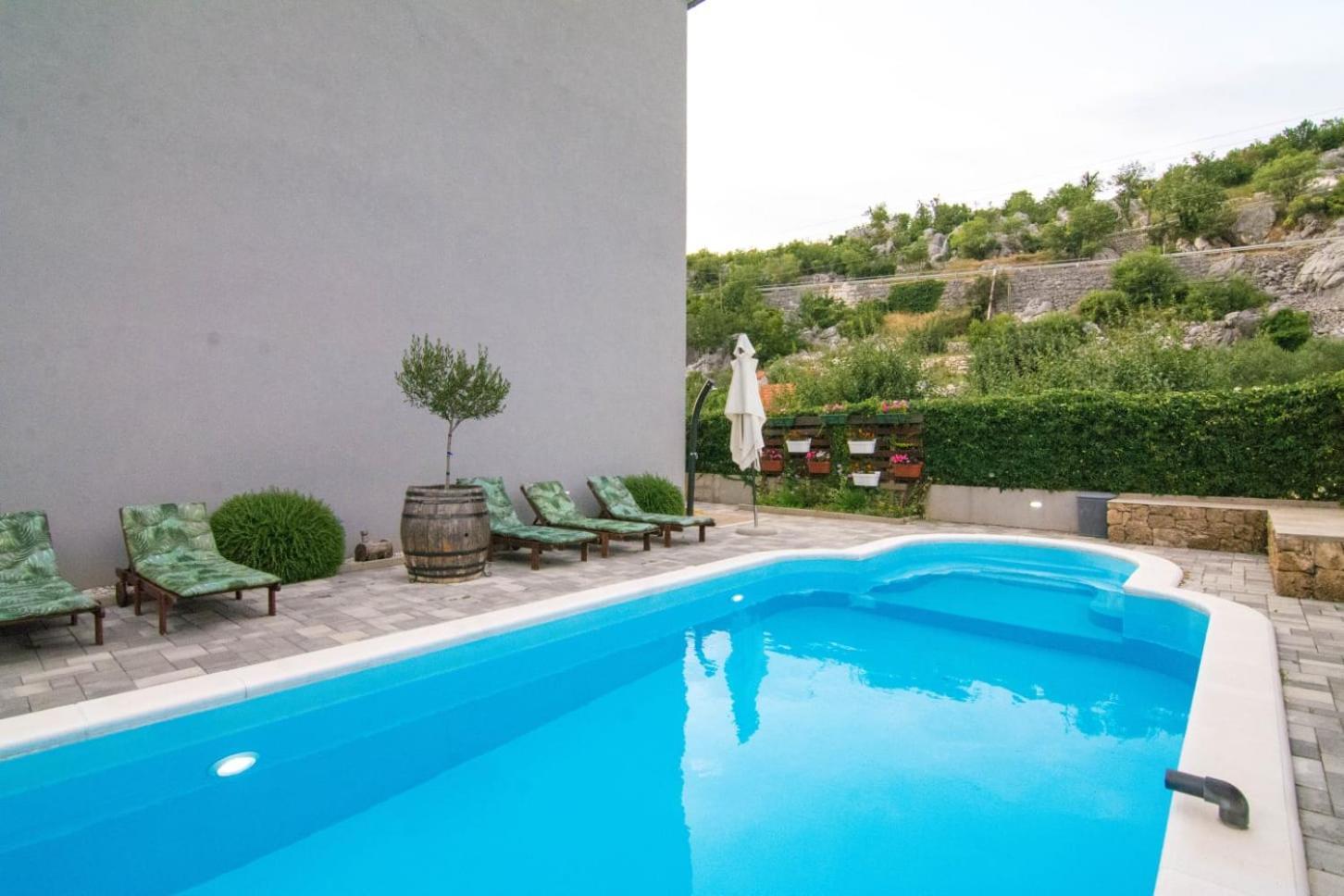 Village Holiday Apartman With Heated Pool Maslina Kostanje Exterior photo